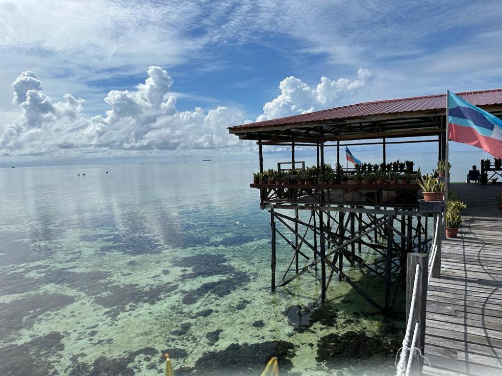 Ferienwohnung Mabul Backpackers Mabul Island Exterior foto