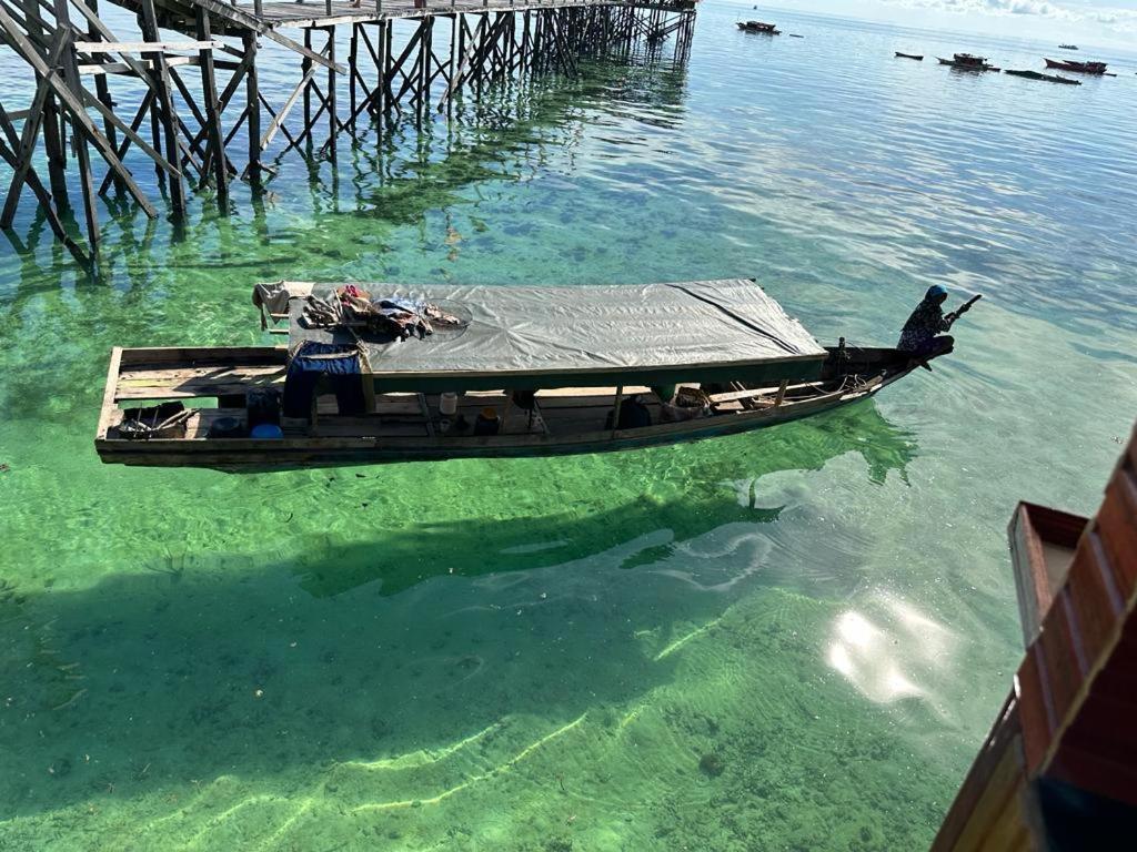 Ferienwohnung Mabul Backpackers Mabul Island Exterior foto