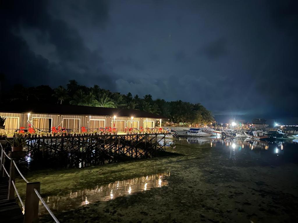 Ferienwohnung Mabul Backpackers Mabul Island Exterior foto