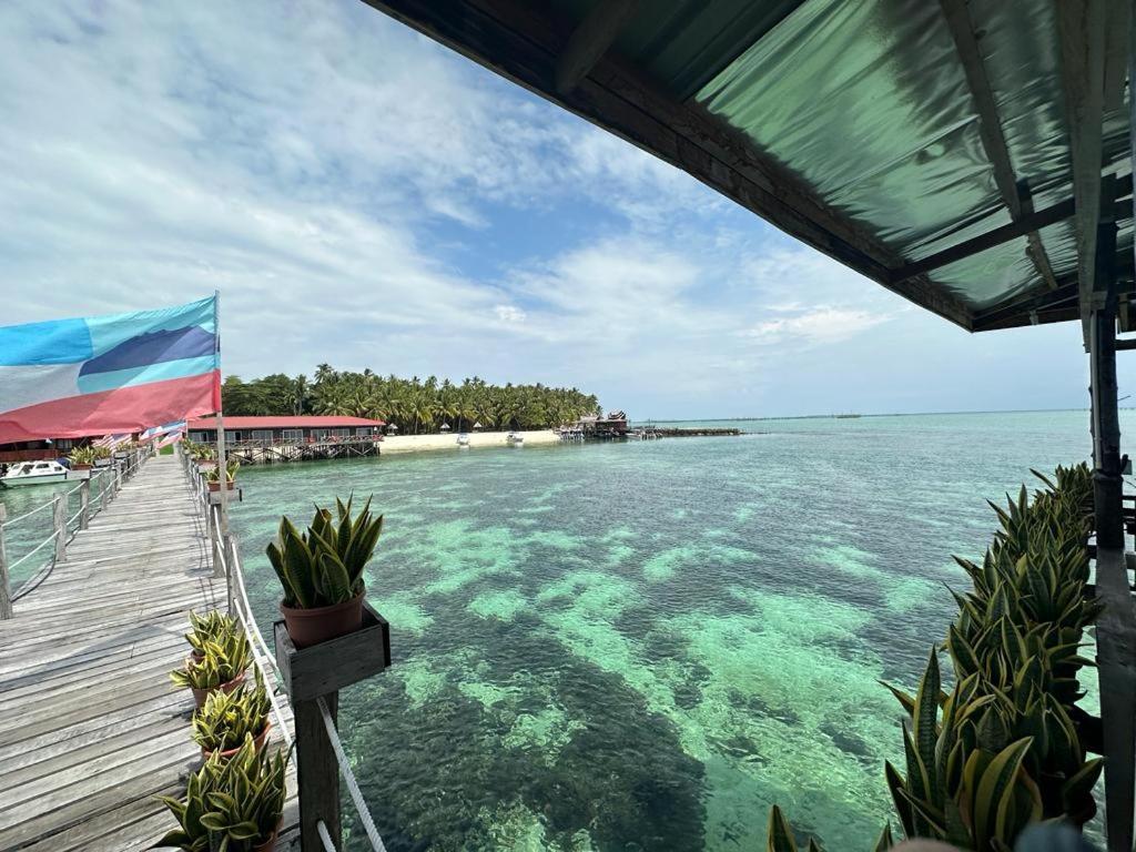 Ferienwohnung Mabul Backpackers Mabul Island Exterior foto