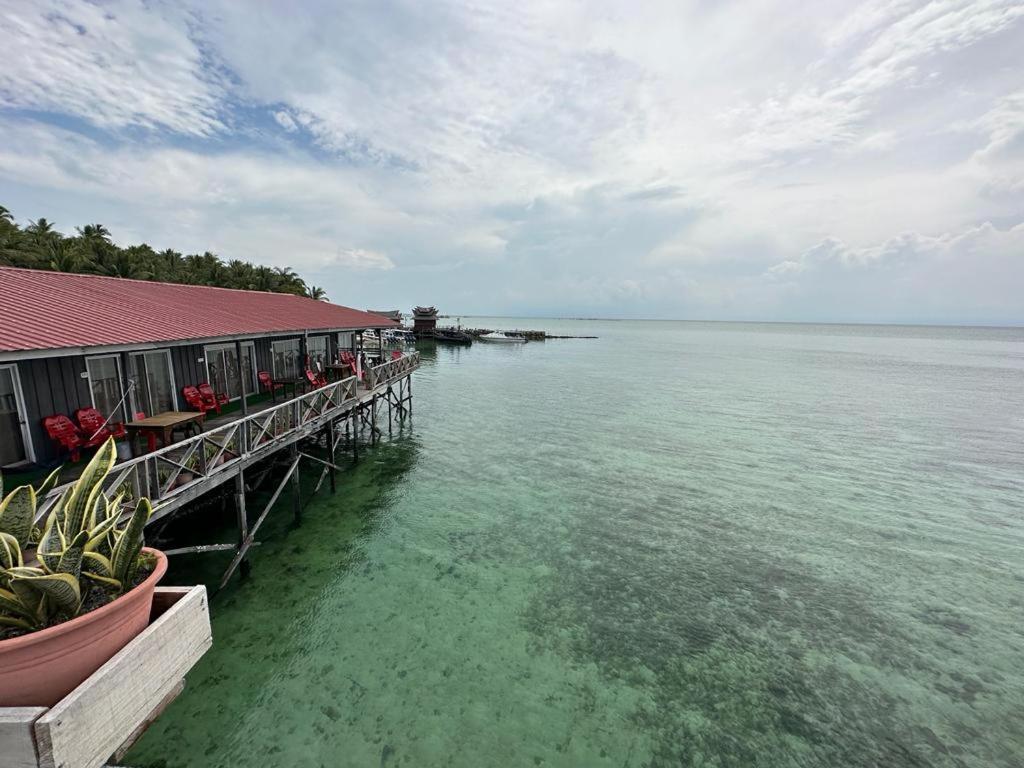 Ferienwohnung Mabul Backpackers Mabul Island Exterior foto