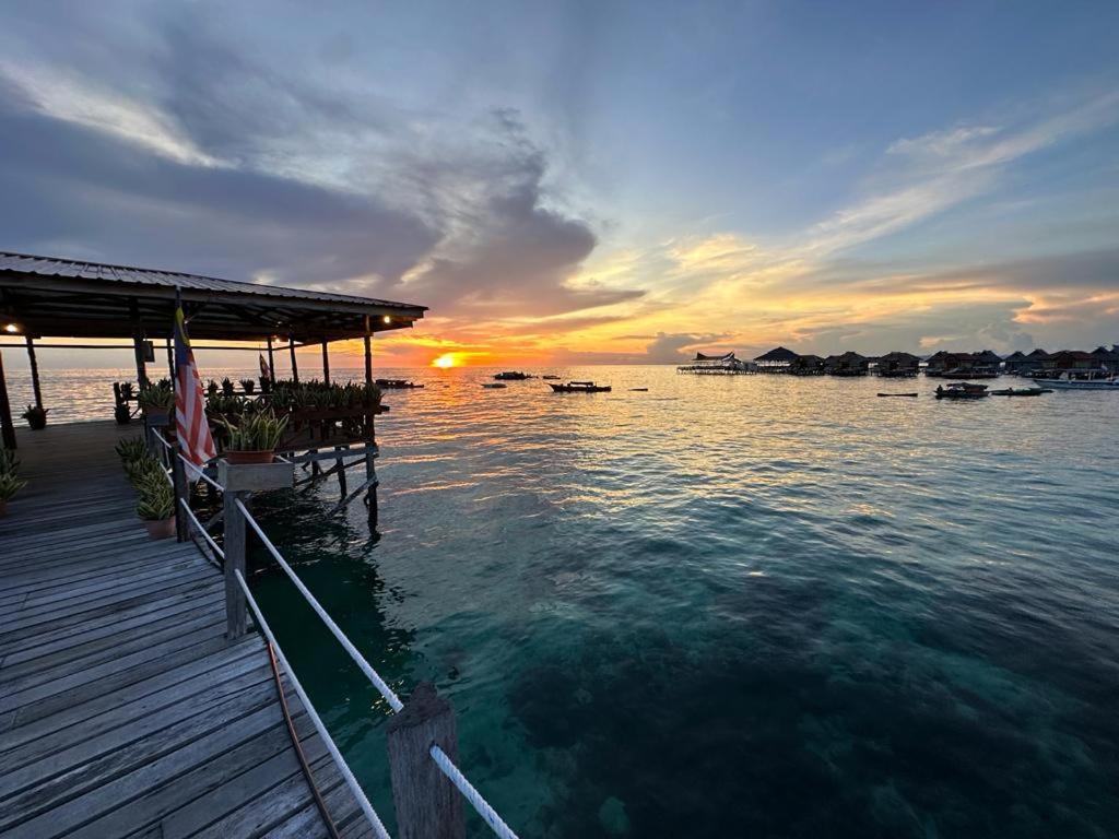 Ferienwohnung Mabul Backpackers Mabul Island Exterior foto