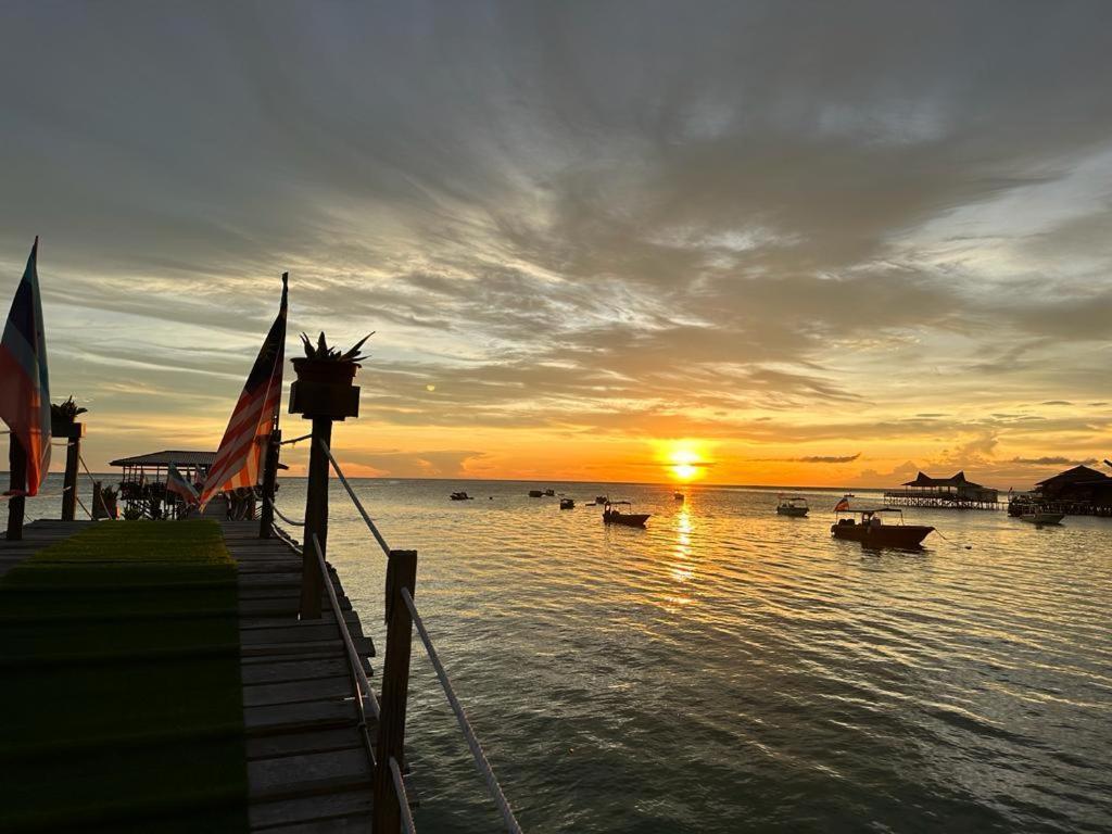 Ferienwohnung Mabul Backpackers Mabul Island Exterior foto