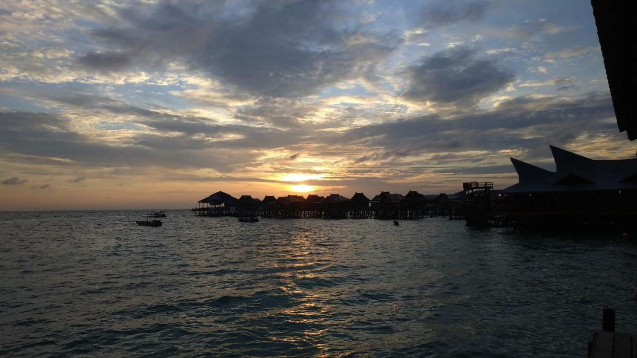 Ferienwohnung Mabul Backpackers Mabul Island Exterior foto